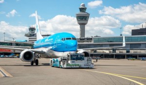 KLM testa maneiras sustentáveis de taxiar aeronaves em Amsterdã
