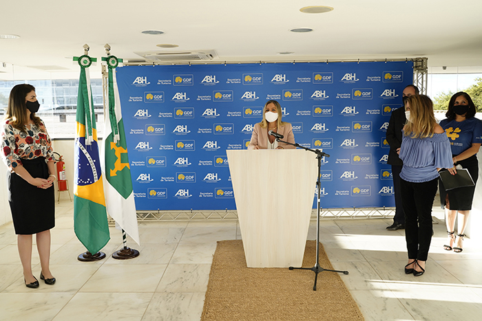 Setur-DF e ABIH-DF lançam 'Manual de Boas Práticas' para combater Covid-19 1 Brasília, 25.06.2020// Cerimônia de lançamento do protocolo de segurança para a rede hoteleira no CAT (Centro de Atendimento ao Turista) Casa de Chá, na Praça dos Três Poderes. Na imagem Vanessa Mendonça (Secretária de Estado de Turismo do DF). Foto Claudio Gerber/Setur-DF