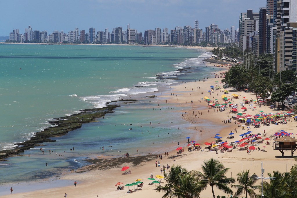 Praia de Boa Viagem, uma das principais de Recife