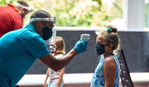 Disney e Universal liberam uso de máscaras ao ar livre em Orlando