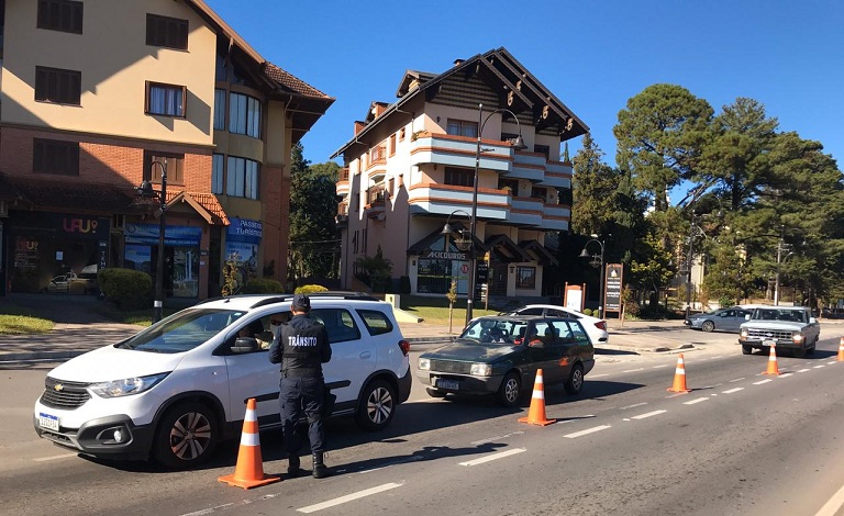 Gramado volta a abrir parques, restaurantes, lojas e hotéis 2 Barreira sanitária (Foto Miron Neto)