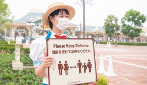 Disney reabre parques no Japão