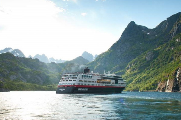 Navio da Hurtigruten registrou surto de covid-19.