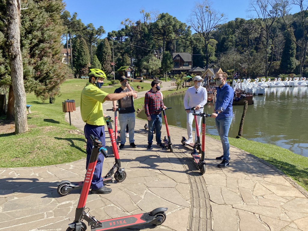 Passeio de patinete é o novo atrativo de Gramado (RS)