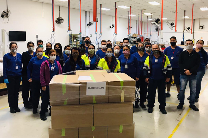 Latam conclui produção de 55 mil máscaras cirúrgicas para doação a hospitais 1 Lote de máscaras produzidas pela Latam