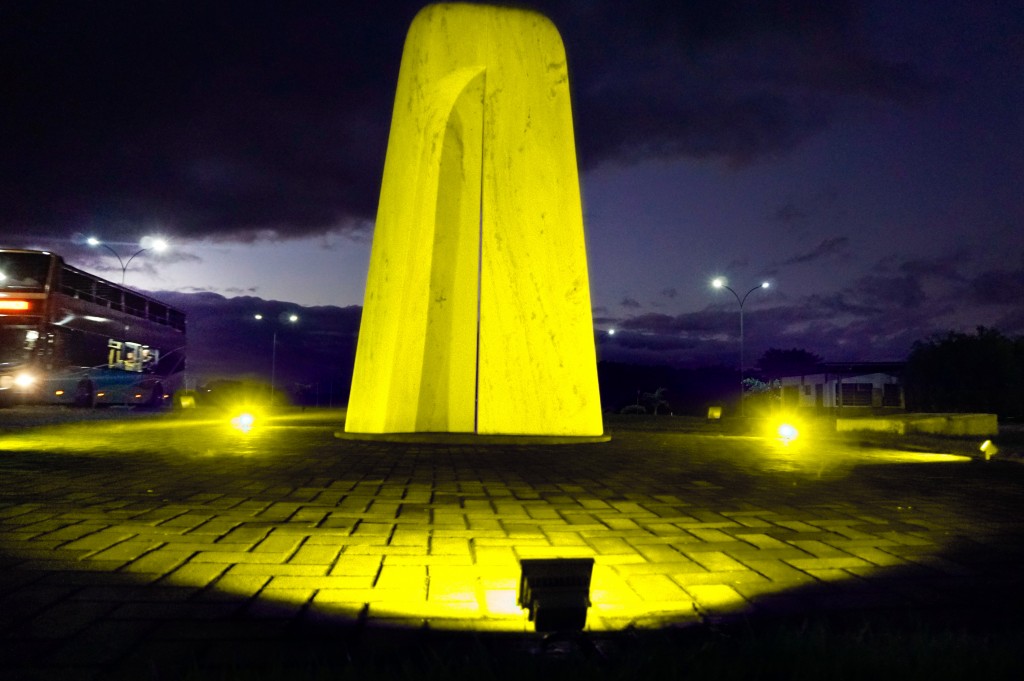 Usina de Itaipu ilumina atrativos com a chegada do Setembro Amarelo 37549_20150724AZ4456amarelo