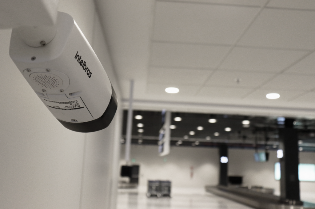 Aeroporto de Florianópolis instala câmeras térmicas no desembarque intelbras-camera-termica