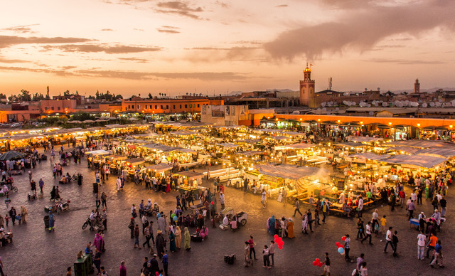 O mercado Jemaa El Fna, em Marrakesh, um dos grandes atrativos do Marrocos