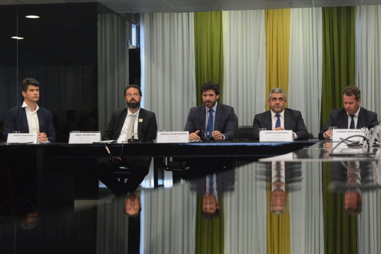 Secretário da OMT é recebido em Brasília por Jair Bolsonaro 2 171120_-_foto_reuniao_OMT_9_andar