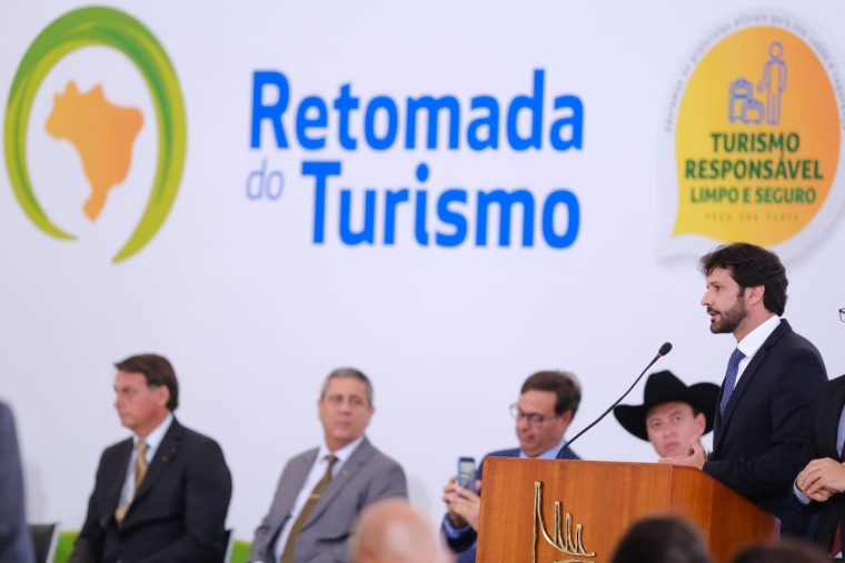 Marcelo Álvaro Antonio, ministro do Turismo, durante o lançamento do plano de retomada para o setor
