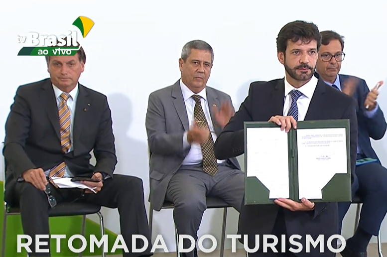 Ministro Marcelo Álvaro Antônio assina portaria para início do programa