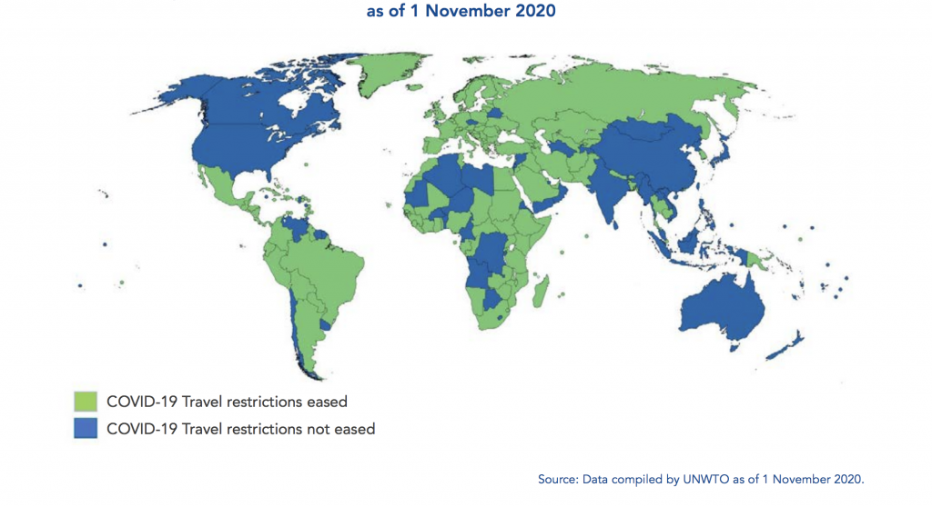 Mais de 150 destinos já permitem entrada de estrangeiros; confira situação de cada país 1 Países que reduziram restrições implementadas durante a pandemia em verde e países que mantiveram restrições em azul