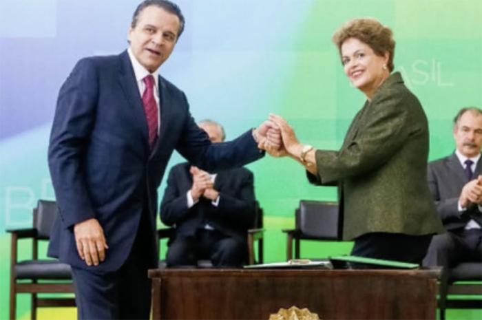 Henrique Eduardo Alves e Dilma Rousseff durante assinatura de MP que reduziu o IRRF de 25% para 6%, em março de 2016