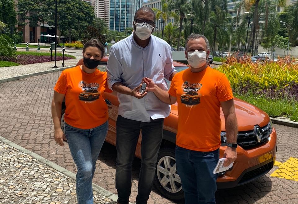 Intercity Hotels premia agente campeão de campanha com carro zero km 1 Acelera - Divulgação