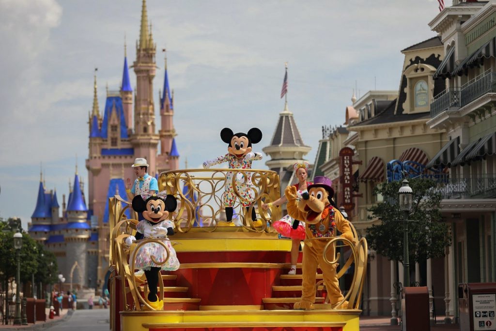 Disney lança pacote para conhecer seus 12 parques temáticos ao redor do mundo 1 disney