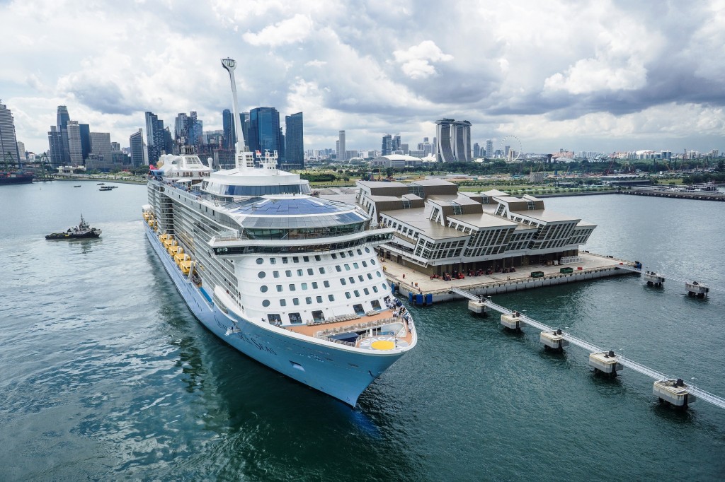 Royal Caribbean prolonga temporada do Quantum of the Seas na Ásia 1523293075_Quantum-of-the-Seas-at-Marina-Bay-Cruise-Centre-Singapore-in-2015