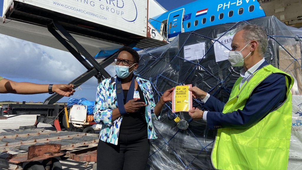Curaçao passa a receber vacinas contra Covid-19 1 Vacinas-chegam-em-Curacao-3
