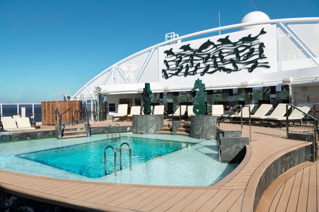 Área de piscina do MSC Yacht Club do MSC Seaside