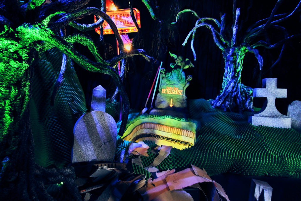 Universal Orlando anuncia datas do Halloween Horror Nights 2021 2 02_Beetlejuice-at-Universal-Orlandos-Halloween-Horror-Nights-2021-1024x683