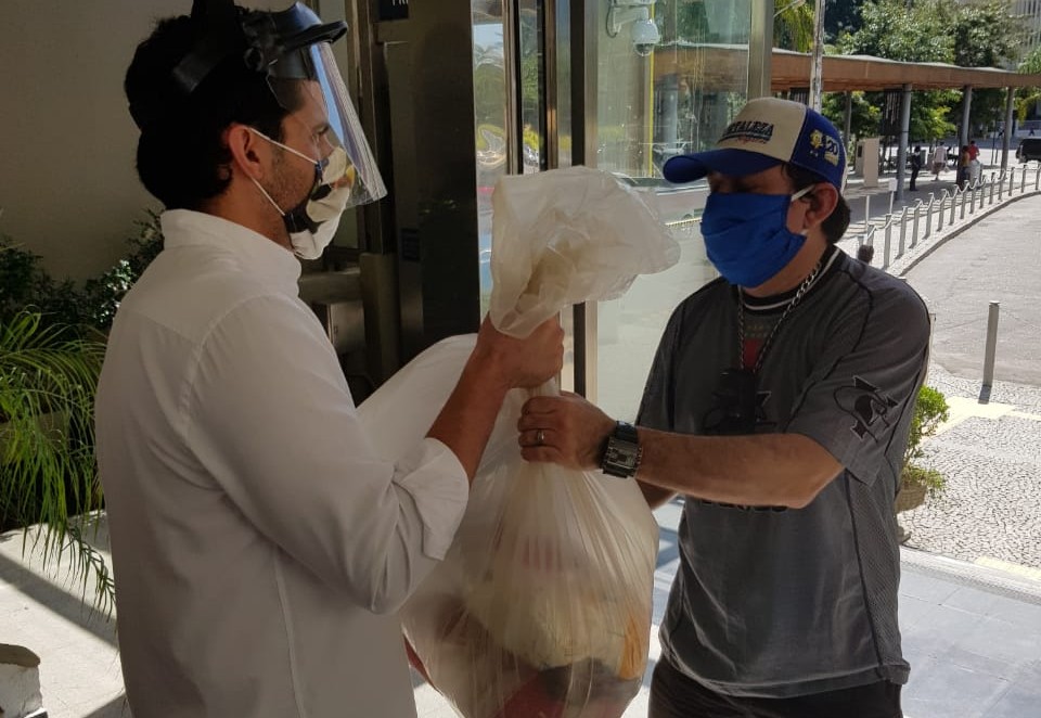 Bondinho Pão de Açúçar doa 3 toneladas de alimentos para guias de turismo 1 12