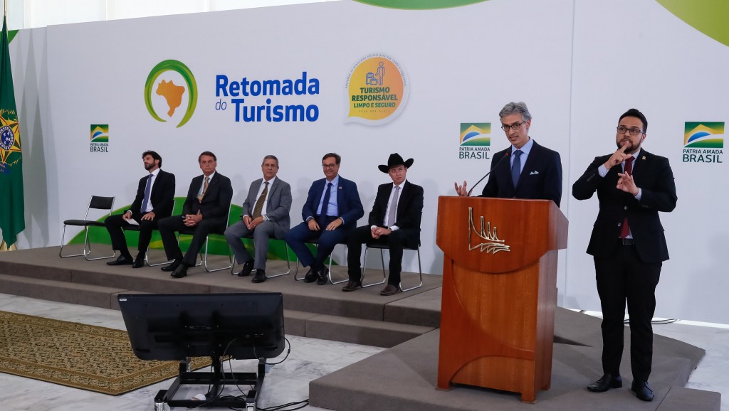 Marco Ferraz representou o trade de turismo durante o lançamento do plano de retomada do setor, no ano passado (Foto Isac Nóbrega/PR)