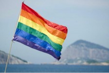 Pesquisa revela experiências vivenciadas por viajantes LGBTQIA+ em todo o mundo
