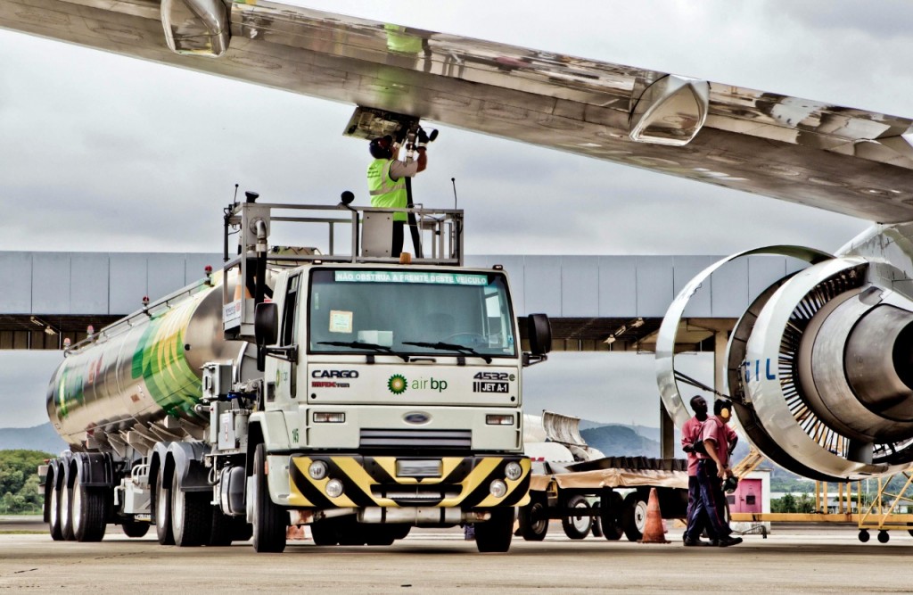 Preço do QAV acumula aumento de 71% em 2021 e preocupa Abear 1 Redução vale pra aéreas que operarem sistema de hub em aeroportos do Rio de Janeiro ou que tiverem voos para o interior do estado (Divulgação)