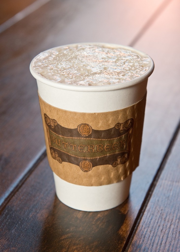 Curiosidades 5 Hot Butterbeer Now Available Year Round in The Wizarding World of Harry Potter at Universal Orlando Curiosidades