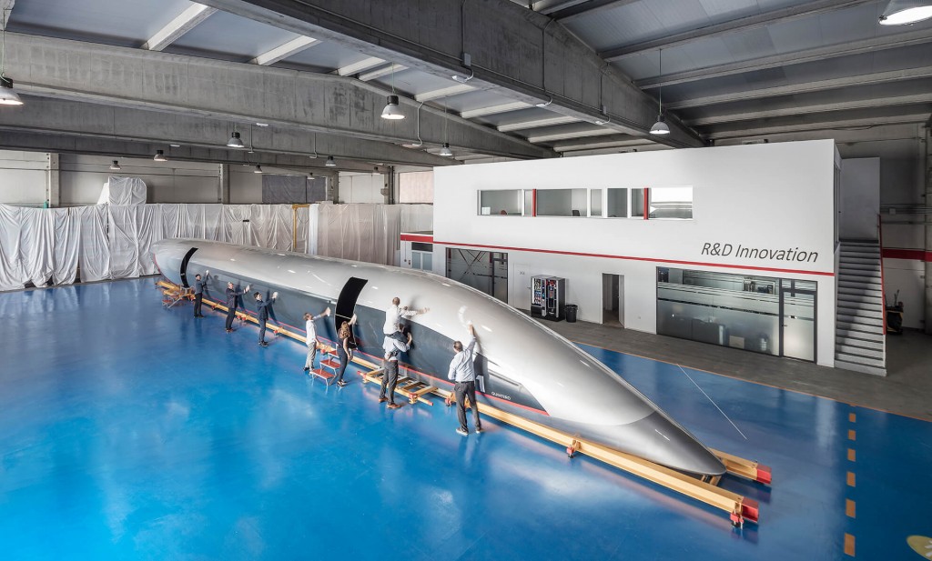 RS pode ganhar transporte ultrarrápido entre Porto Alegre e Serra Gaúcha 1 HyperloopTT-Full-Scale-Capsule-Unveil