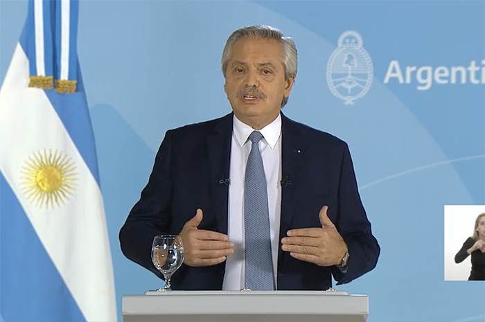 Argentina reintroduz medidas que afetam operação de low-costs 1 Presidente da Argentina, Alberto Fernández, durante pronunciamento na última quinta-feira