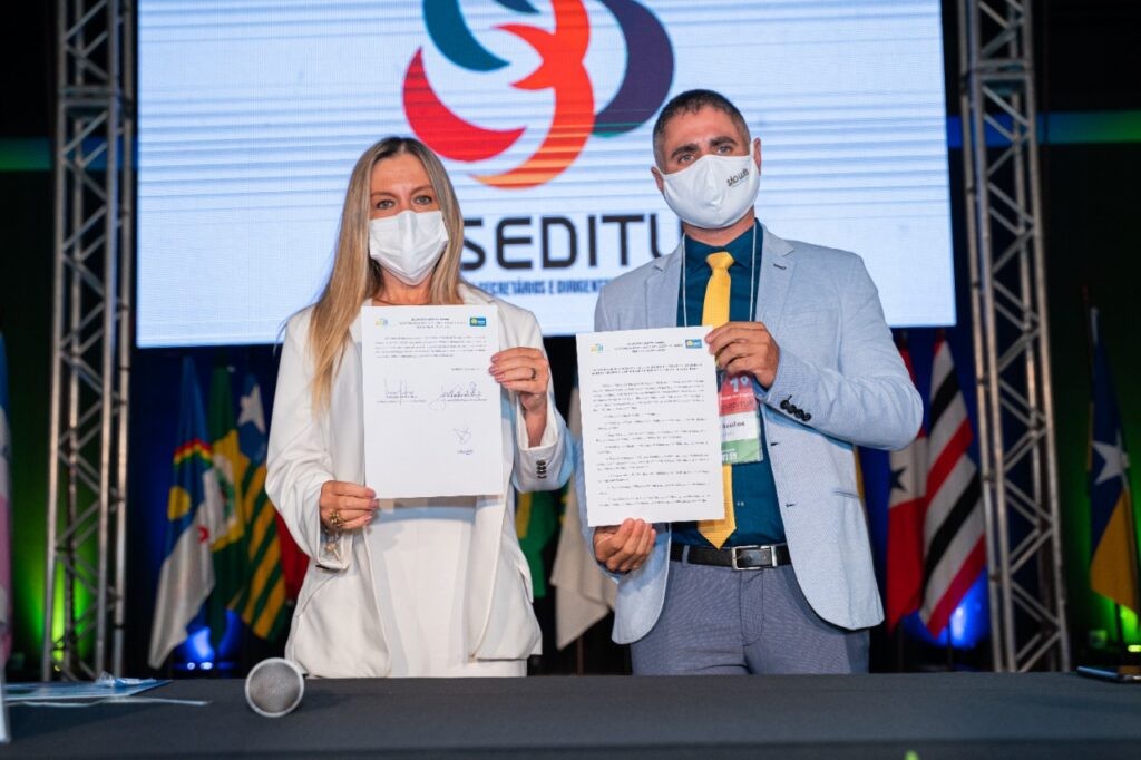 Saulo Santos (Setur São Luís) e Vanessa Mendonça (Setur DF)