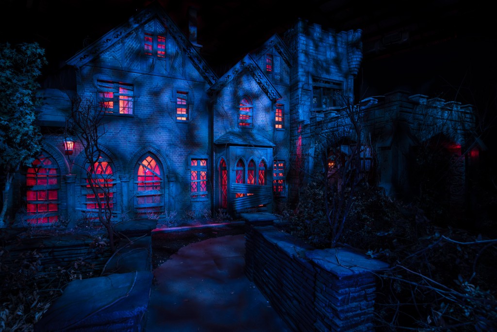 Halloween da Universal terá casa mal assombrada inspirada em série da Netflix 1 21-53797 HHN30 Discover Universal Blog Freeze First Look parade building USF Universal Studios Halloween