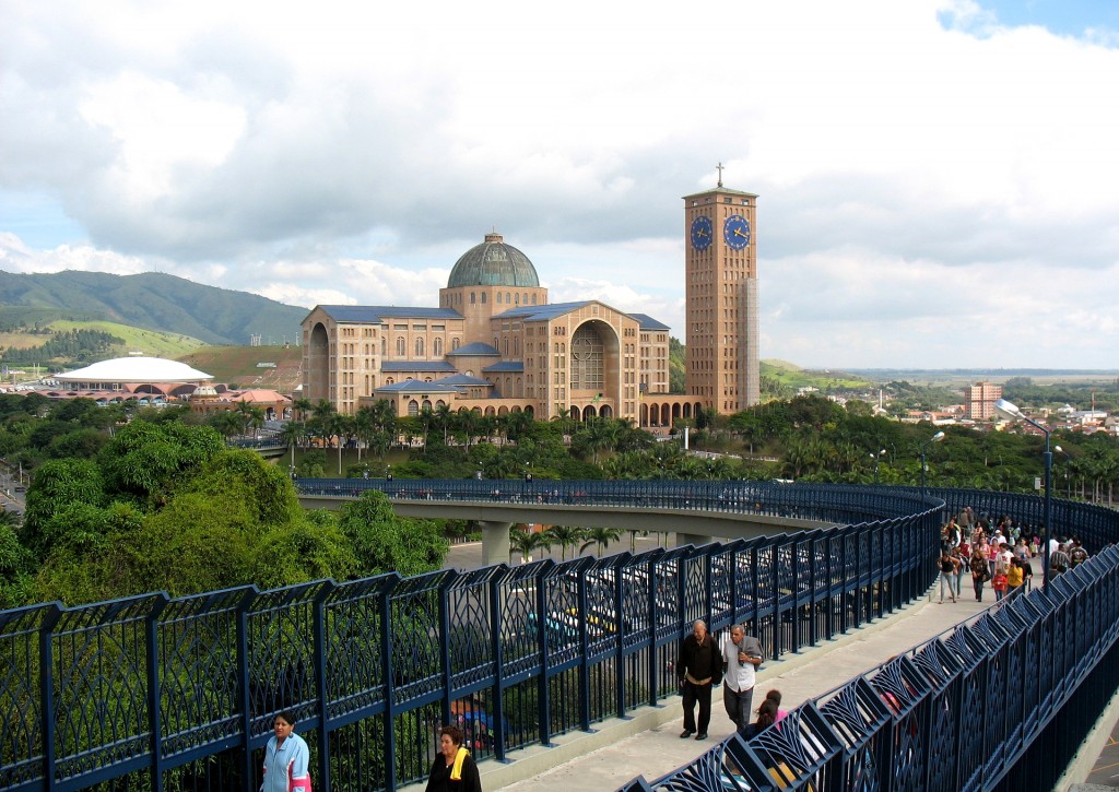 Aparecida (SP) ganha pacotes de turismo religioso com fretamento aéreo 1 SANTUÁRIO DE APARECIDA -735244_1920 Foto Pixabay