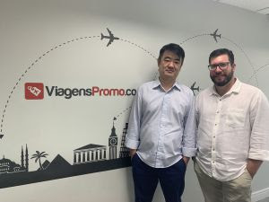 ViagensPromo bate recorde em junho e cresce 200% 1 Renato Kido e Renato Alves, sócios da ViagensPromo