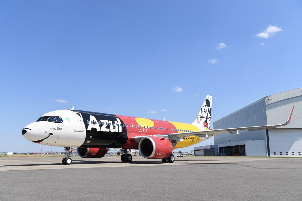 Azul divulga imagens inéditas da primeira aeronave em parceria com a Disney 2 00