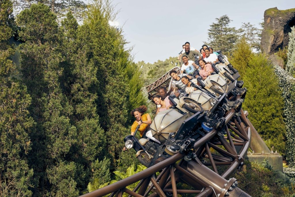 Universal Orlando e Universal Studios lançam lista com novidades para brasileiros 1 19-44786 WWHP20 HMCMA Dedicated shoot 020420 Location 4 - Fast Curve Hagrid’s Magical Creature Motorbike Adventure Still and video shoot for assets