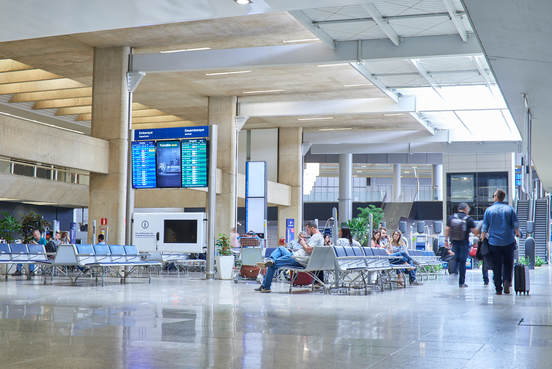 Confins espera mais de 400 mil passageiros neste fim de ano 8 - Aeroporto Internacional de BH - Saguão confins