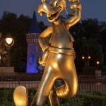 0909ZP 0021DR Disney 50 anos: veja fotos da coleção de esculturas douradas do Magic Kingdom