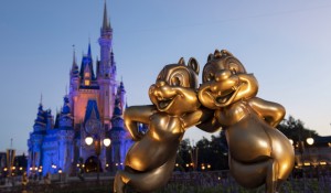 Disney 50 anos: veja fotos da coleção de esculturas douradas do Magic Kingdom