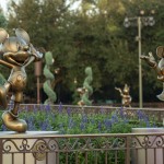 0909ZP 0101DR Disney 50 anos: veja fotos da coleção de esculturas douradas do Magic Kingdom