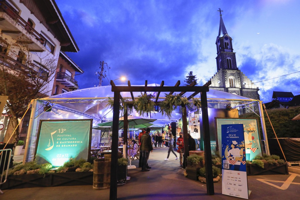 09_09_2021_13Festival de Cultura e Gastronomia de Gramado2021_Rua Pedro Benetti - Decoracao e Movimento. Foto Cleiton Thiele/SerraPress