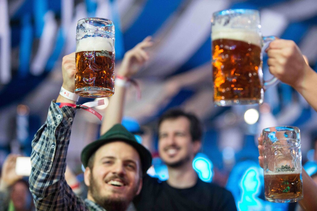 Aeroportos de Joinville e Navegantes terão mais de 40 voos extras para Oktoberfest Blumenau 1 oktoberfest felipe panfili