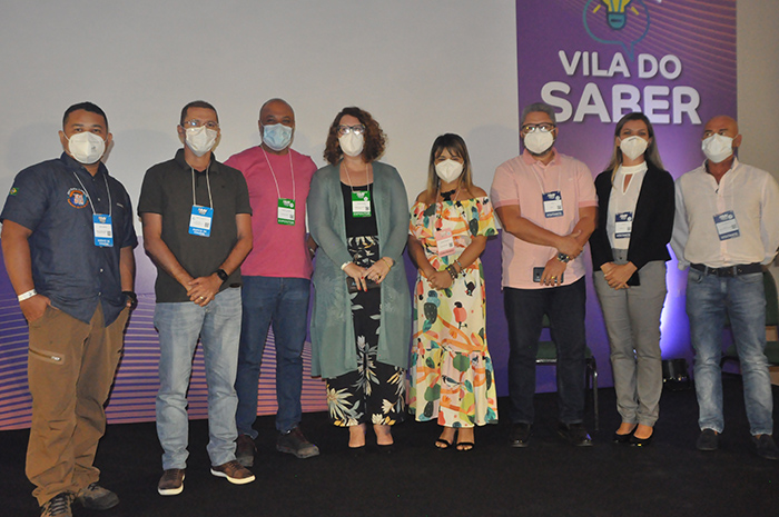Rota das Emoções completa 16 anos em expansão 1 Carina Camara e Suilany Teixeira (ao centro) com empresários da Rota das Emoções