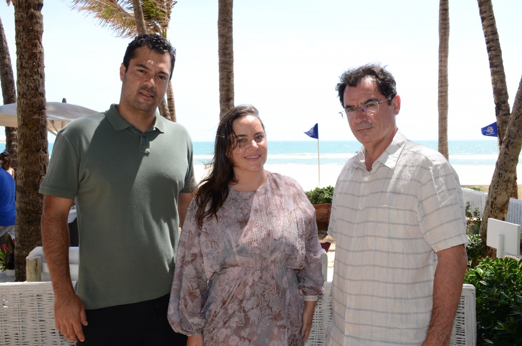 Tobomusik, nova atração do Beach Park, será inaugurada em dezembro 1 Clarisse Linhares, diretora de Marketing, entre Felipe Lima e Pedro Menezes, diretor Comercial e diretor de Operações do Beach Park