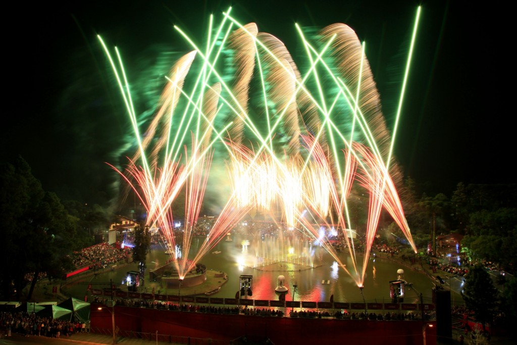 NOTURNA - JOGO DE LUZES, FOGOS DE ARTIFÍCIO do NATiViTATE…