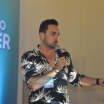 Influenciador Lucas Estevam, o Estevam Pelo Mundo, fez uma das palestras de maior ocupação na Vila do Saber da Abav Expo