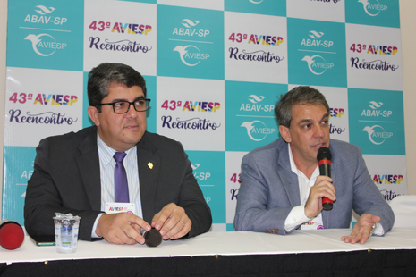 Marcos Lucas, presidente da Aviesp e Fernando Santos, presidente da Abav-SP