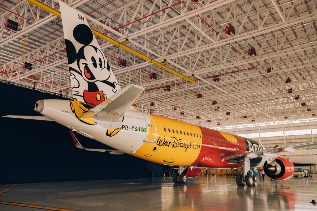 O avião - Mickey Mouse nas nuvens