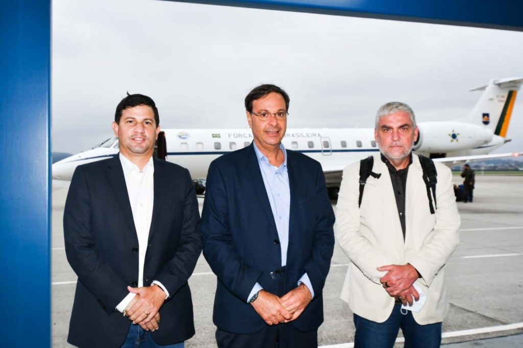 Carlos Brito, presidente da Embratur, Gilson Machado Neto, ministro do Turismo, e Silvio Nascimento, diretor de Marketing da Embratur
