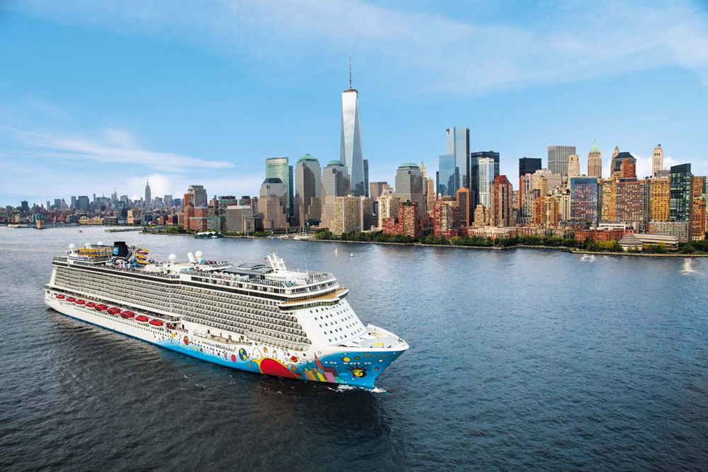 World Cruise Awards: NCL é eleita a melhor companhia de cruzeiros de 2021 1 ncl_Brkwy_Aerials_FrdmTwr_NY